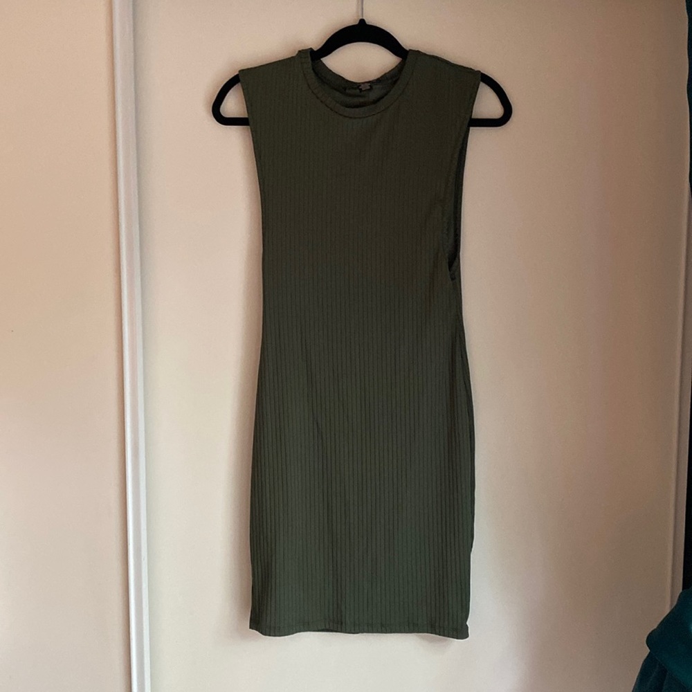 Revamped Forest Green Body Hugging Midi Dress